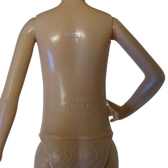 Barbie It Takes Two Stacie Camping Fashion Doll Nude Brown Hair Mattel 2019 - Picture 4 of 5